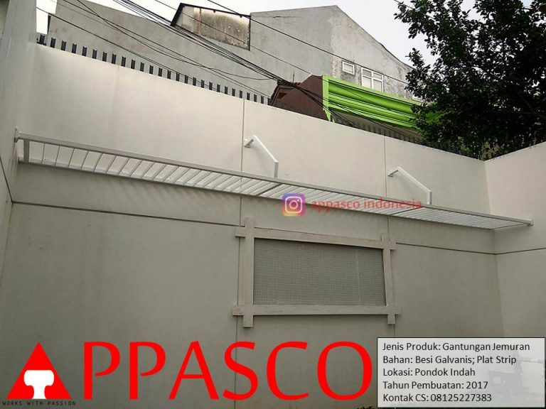 Besi Gantungan Jemuran di Halaman Belakang Rumah Pondok Indah