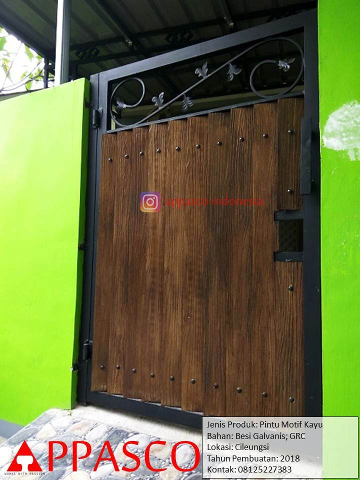 Pintu Pagar Besi Kayu Klasik di Cileungsi Bogor