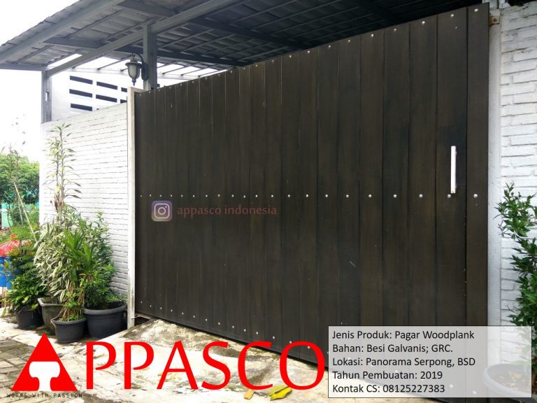 Pagar Woodplank Coklat Gelap Minimalis di Panorama Serpong BSD