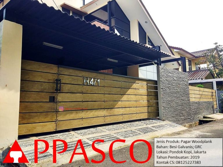 Pagar Woodplank Minimalis Motif Kayu di Pondok Kopi