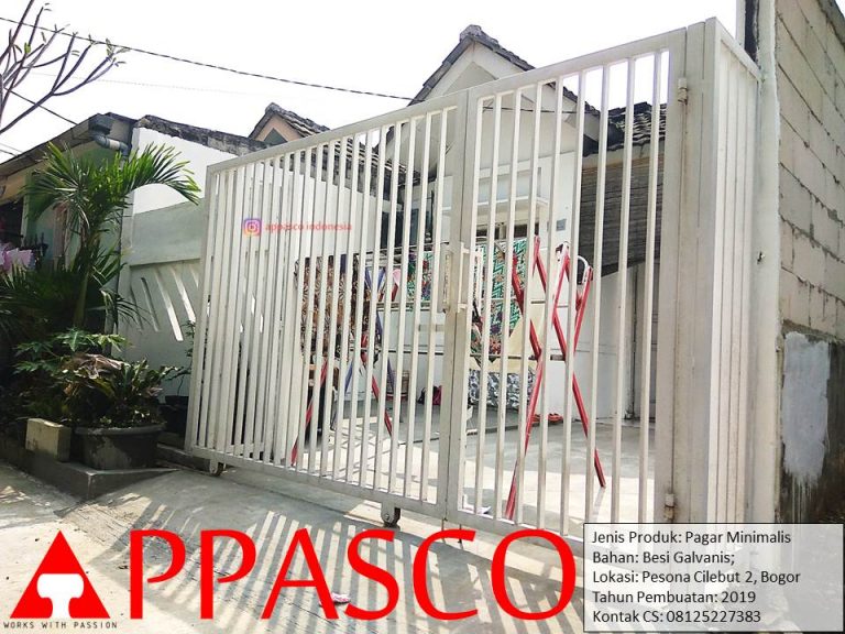 Pagar Minimalis Putih Garis Vertikal di Pesona Cilebut